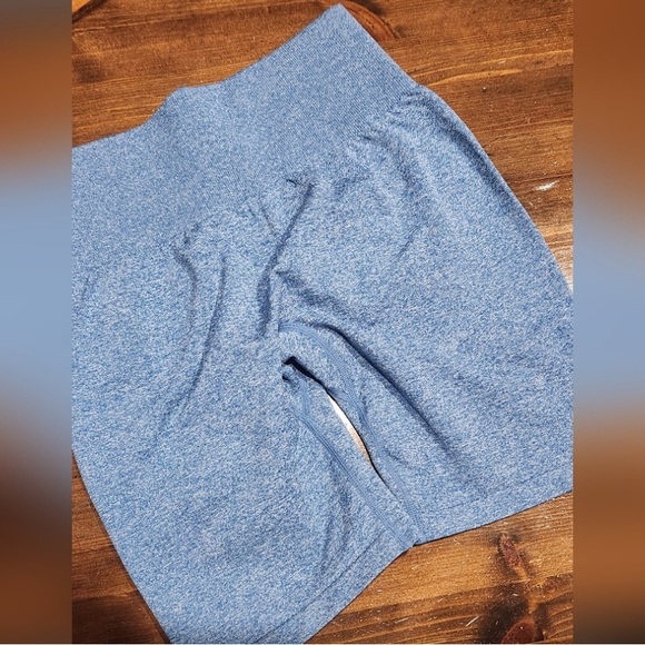 NVGTN Scrunch Seamless Shorts - Picture 3 of 3